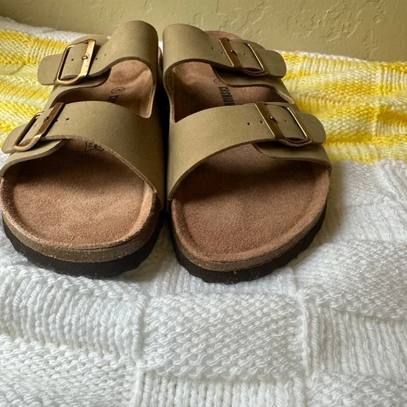 Cushionaire Footbed Sandal - Picture 1 of 8